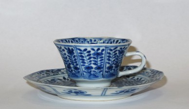 Антикварная кофейная чашка и блюдце - Китай